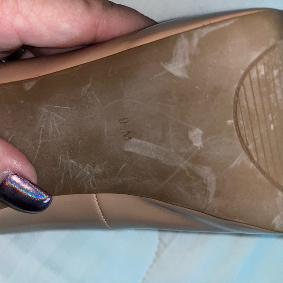 9.5 Guess Women Heels - Tan - Picture 4 of 6